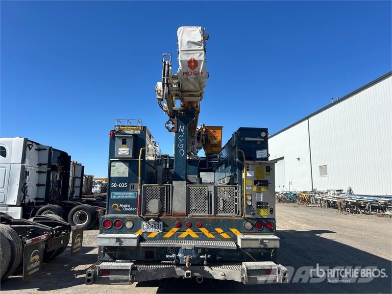 International 500-50-RU 50 ft on  International 7400 SBA 6x4 Ext Lastbilmonterede lifte