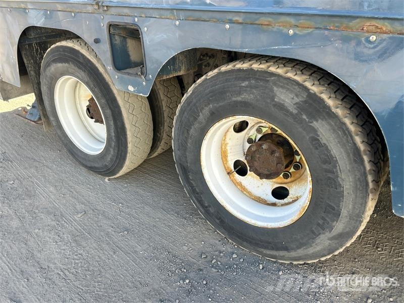 International 500-50-RU 50 ft on  International 7400 SBA 6x4 Ext Lastbilmonterede lifte