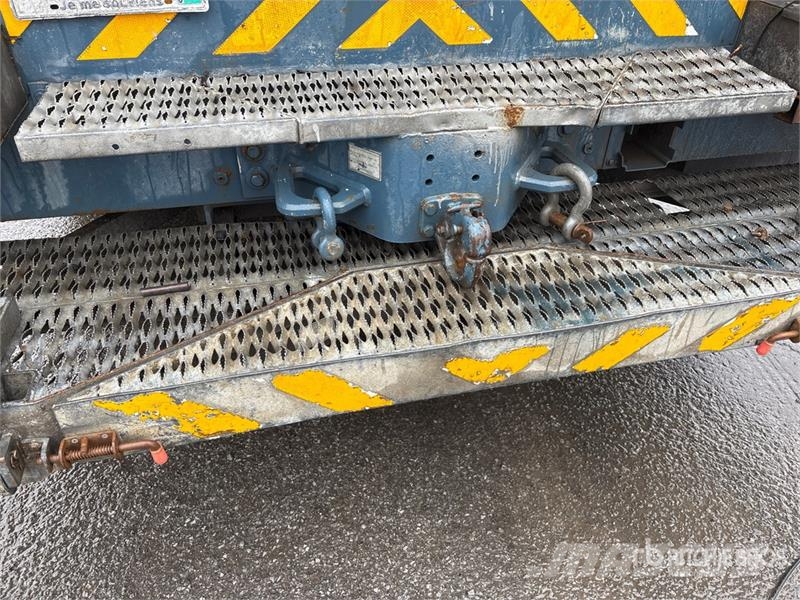 International 500-50-RUT 50 ft on International 4400 6x4 Bucket Auto košare