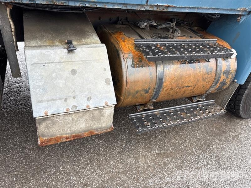 International 500-50-RUT 50 ft on International 4400 6x4 Bucket Auto košare