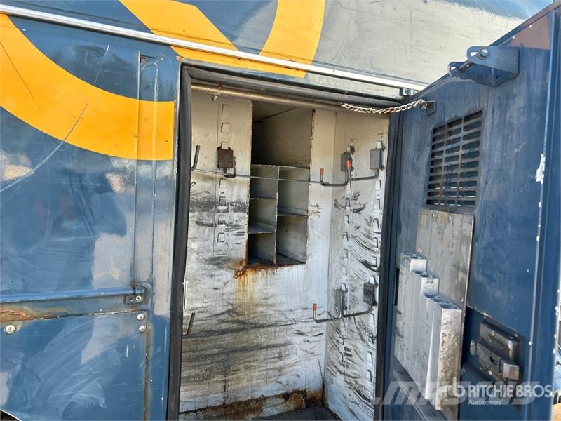 International 500-50-RU 50 ft on  International 7400 SBA 6x4 Ext Lastbilmonterede lifte