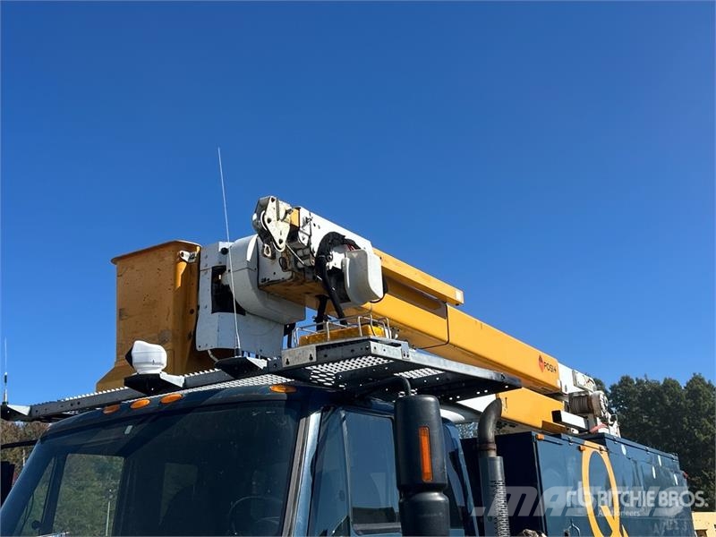 International 500-50-RU 50 ft on  International 7400 SBA 6x4 Ext Lastbilmonterede lifte
