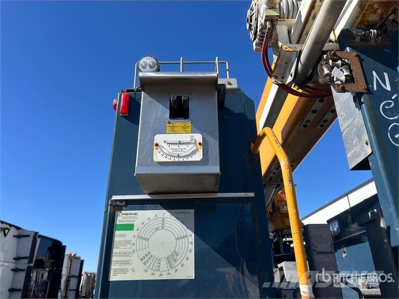 International 500-50-RU 50 ft on  International 7400 SBA 6x4 Ext Lastbilmonterede lifte
