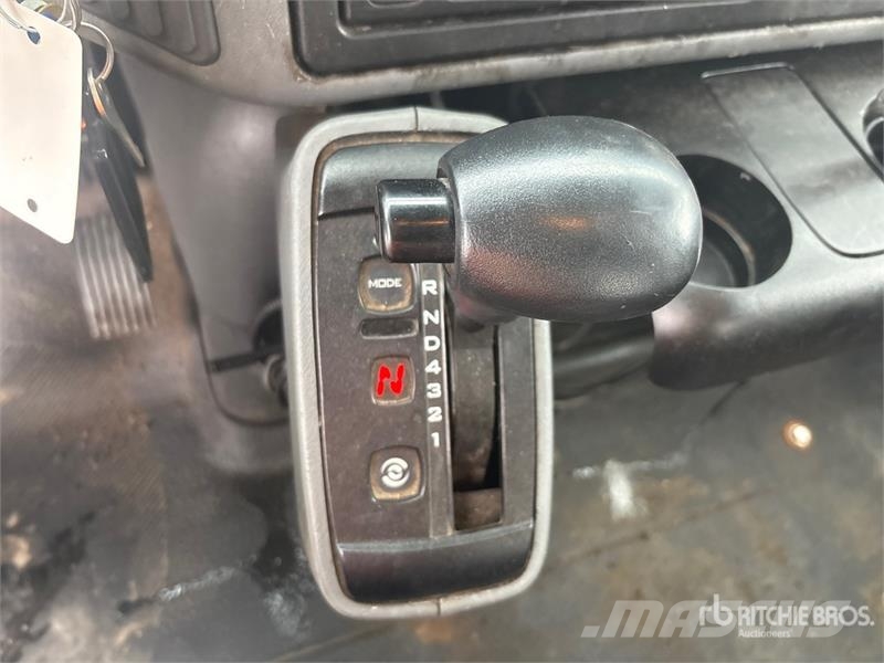 International 500-50-RUT 50 ft on International 4400 6x4 Bucket Auto košare