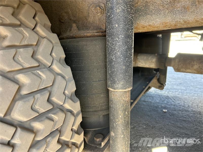 International 500-50-RU 50 ft on  International 7400 SBA 6x4 Ext Lastbilmonterede lifte