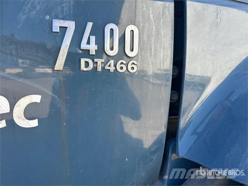 International 500-50-RU 50 ft on  International 7400 SBA 6x4 Ext Lastbilmonterede lifte
