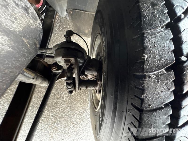 International 500-50-RUT 50 ft on International 4400 6x4 Bucket Auto košare