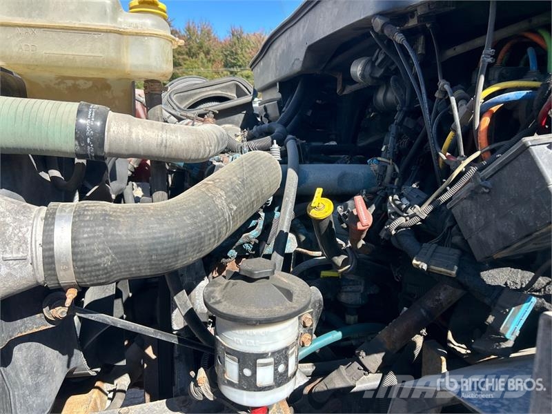 International 500-50-RU 50 ft on  International 7400 SBA 6x4 Ext Lastbilmonterede lifte