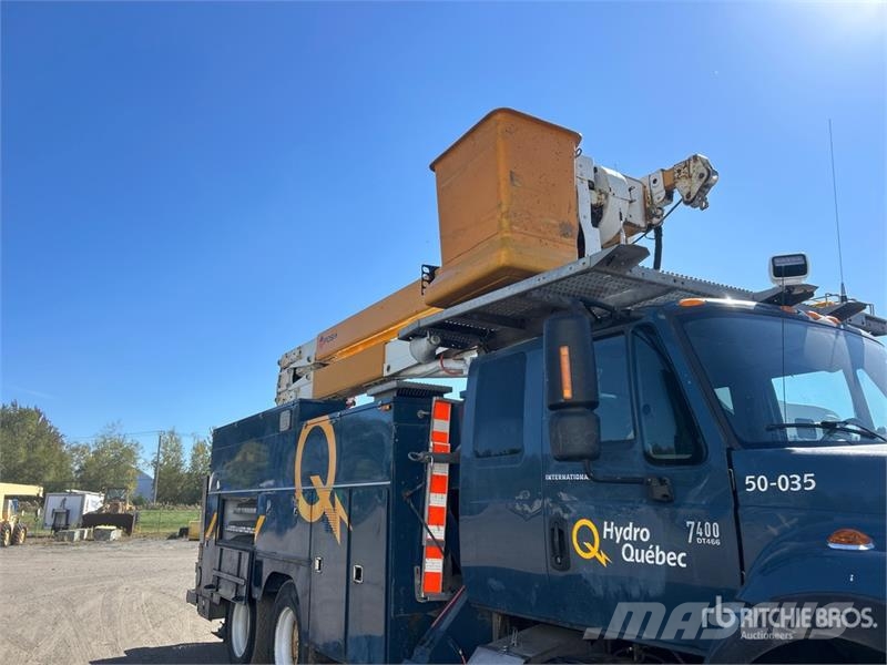 International 500-50-RU 50 ft on  International 7400 SBA 6x4 Ext Lastbilmonterede lifte