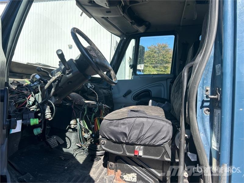 International 500-50-RU 50 ft on  International 7400 SBA 6x4 Ext Lastbilmonterede lifte