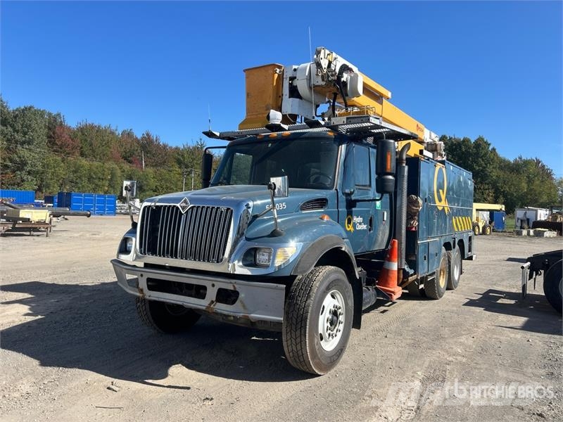 International 500-50-RU 50 ft on  International 7400 SBA 6x4 Ext Lastbilmonterede lifte