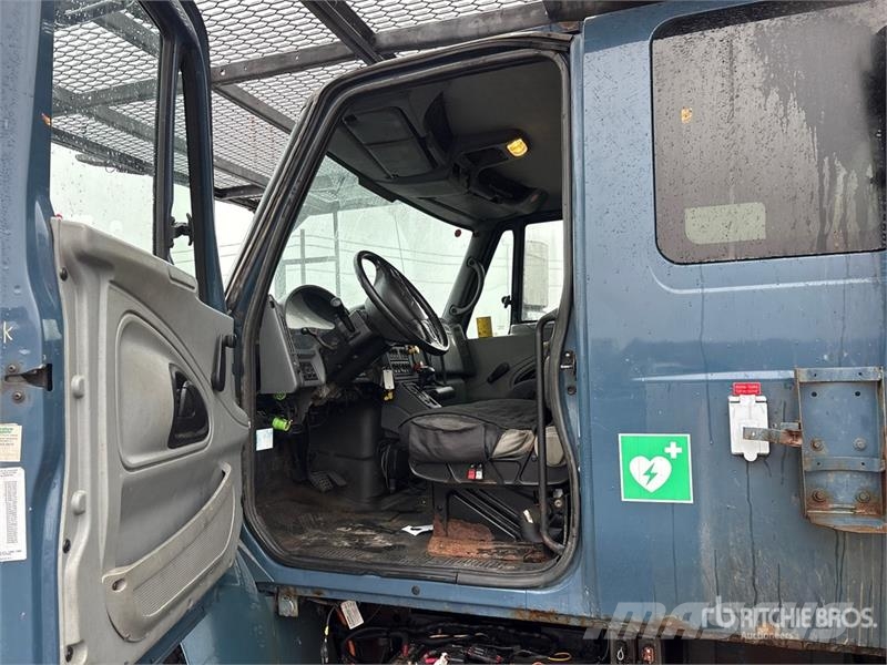 International 500-50-RUT 50 ft on International 4400 6x4 Bucket Auto košare
