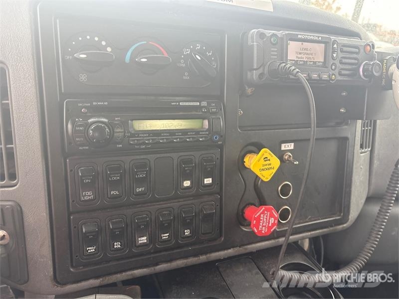 International 500-50-RUT 50 ft on International 4400 6x4 Bucket Auto košare