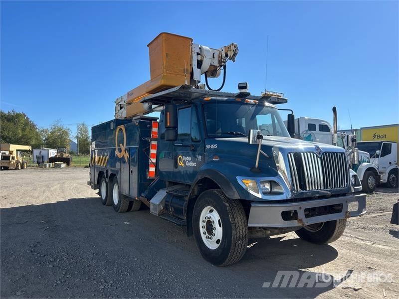 International 500-50-RU 50 ft on  International 7400 SBA 6x4 Ext Lastbilmonterede lifte