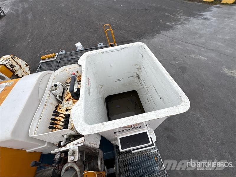 International 500-50-RUT 50 ft on International 4400 6x4 Bucket Auto košare