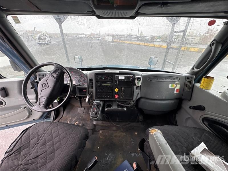 International 500-50-RUT 50 ft on International 4400 6x4 Bucket Auto košare