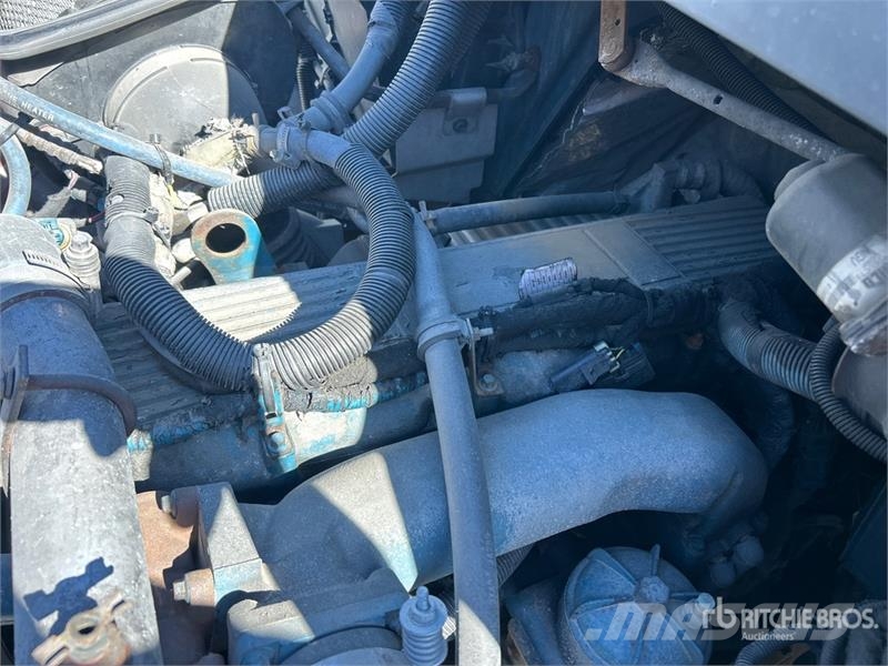 International 500-50-RU 50 ft on  International 7400 SBA 6x4 Ext Lastbilmonterede lifte