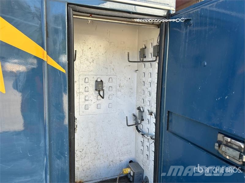 International 500-50-RU 50 ft on  International 7400 SBA 6x4 Ext Lastbilmonterede lifte