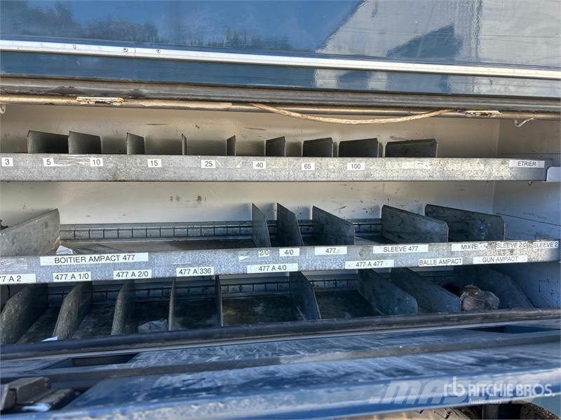 International 500-50-RU 50 ft on  International 7400 SBA 6x4 Ext Lastbilmonterede lifte