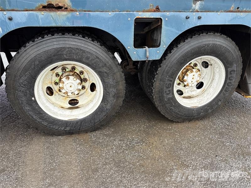 International 500-50-RUT 50 ft on International 4400 6x4 Bucket Auto košare