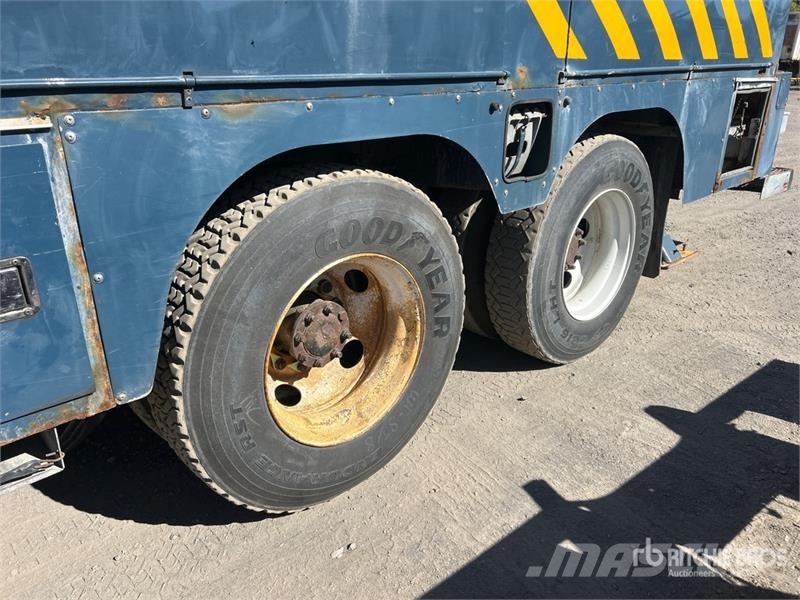 International 500-50-RU 50 ft on  International 7400 SBA 6x4 Ext Lastbilmonterede lifte