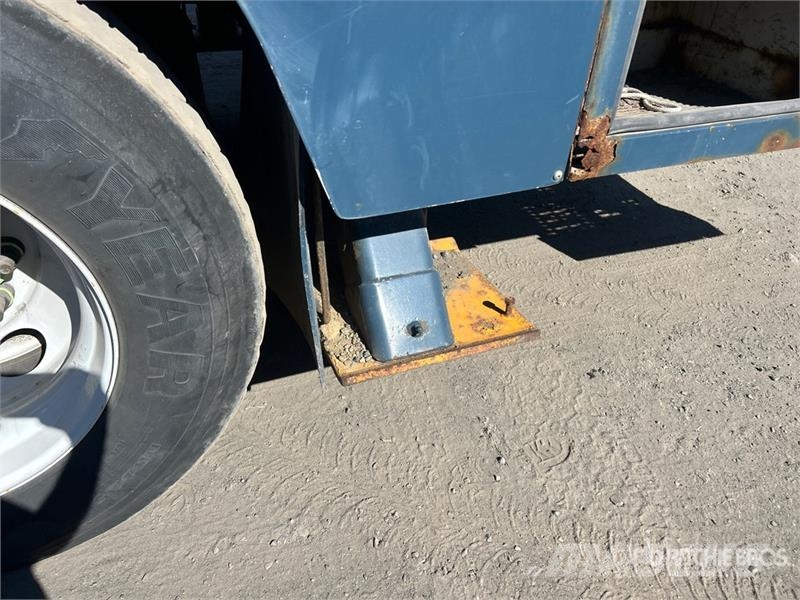 International 500-50-RU 50 ft on  International 7400 SBA 6x4 Ext Lastbilmonterede lifte