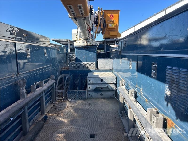 International 500-50-RU 50 ft on  International 7400 SBA 6x4 Ext Lastbilmonterede lifte