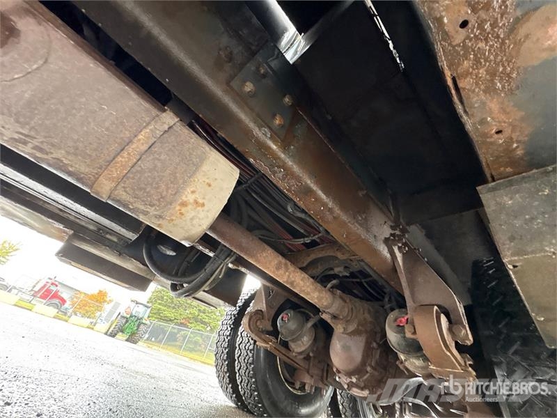 International 500-50-RUT 50 ft on International 4400 6x4 Bucket Auto košare