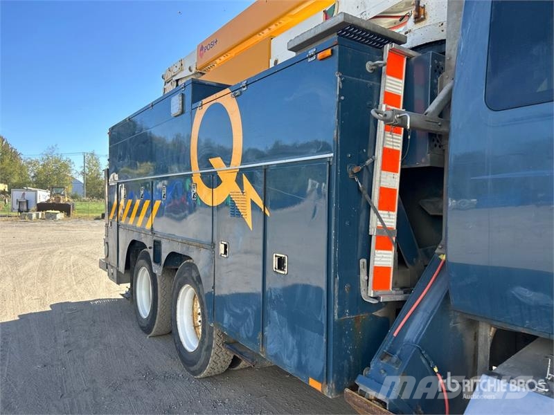 International 500-50-RU 50 ft on  International 7400 SBA 6x4 Ext Lastbilmonterede lifte