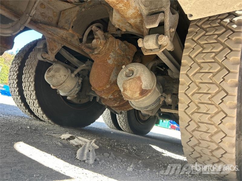 International 500-50-RU 50 ft on  International 7400 SBA 6x4 Ext Lastbilmonterede lifte