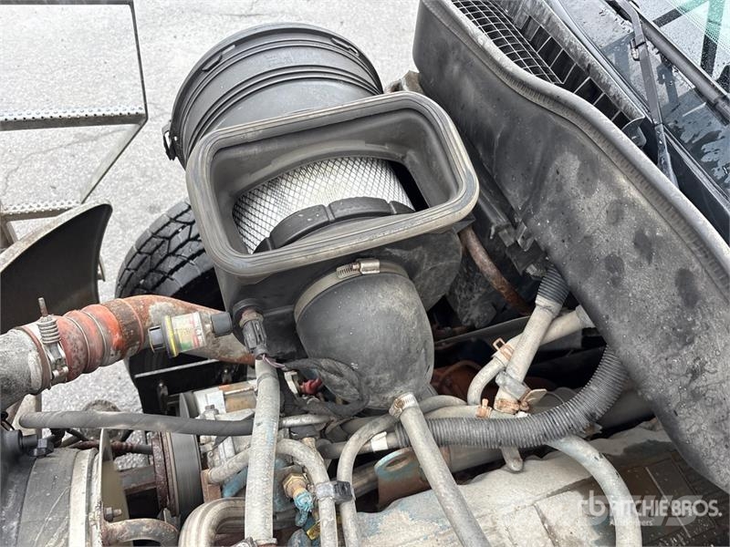 International 500-50-RUT 50 ft on International 4400 6x4 Bucket Auto košare