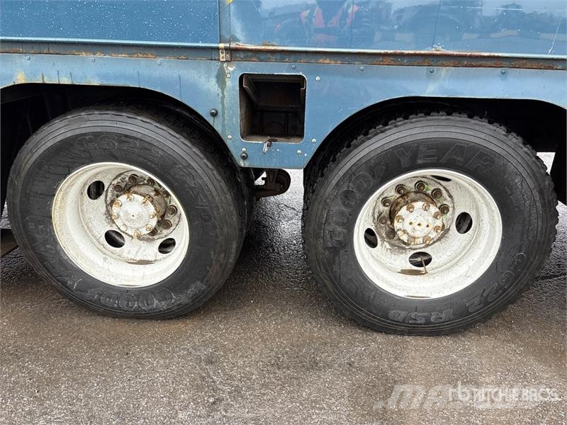 International 500-50-RUT 50 ft on International 4400 6x4 Bucket Auto košare