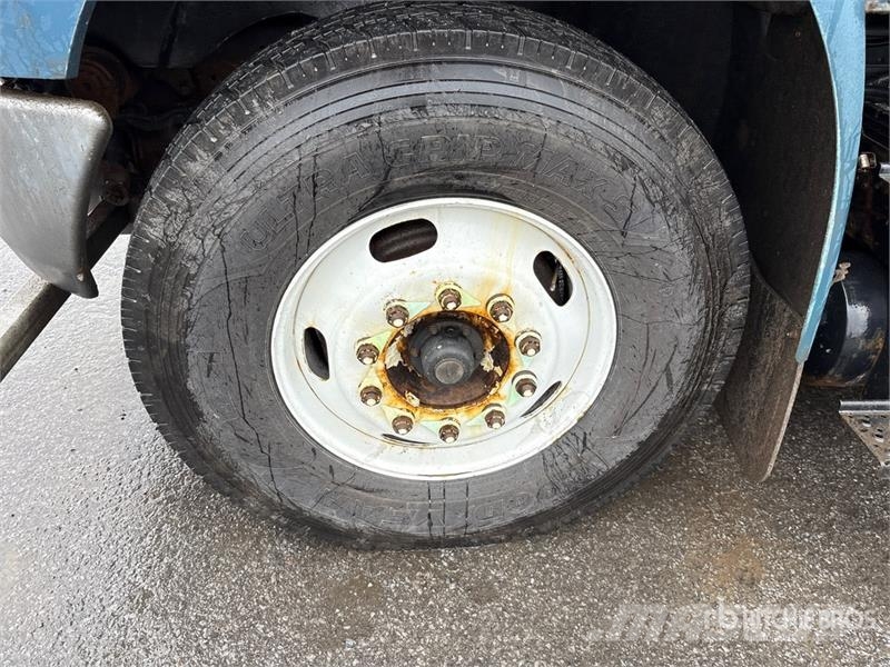 International 500-50-RUT 50 ft on International 4400 6x4 Bucket Auto košare