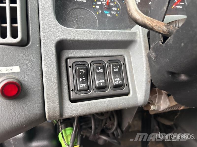 International 500-50-RUT 50 ft on International 4400 6x4 Bucket Auto košare