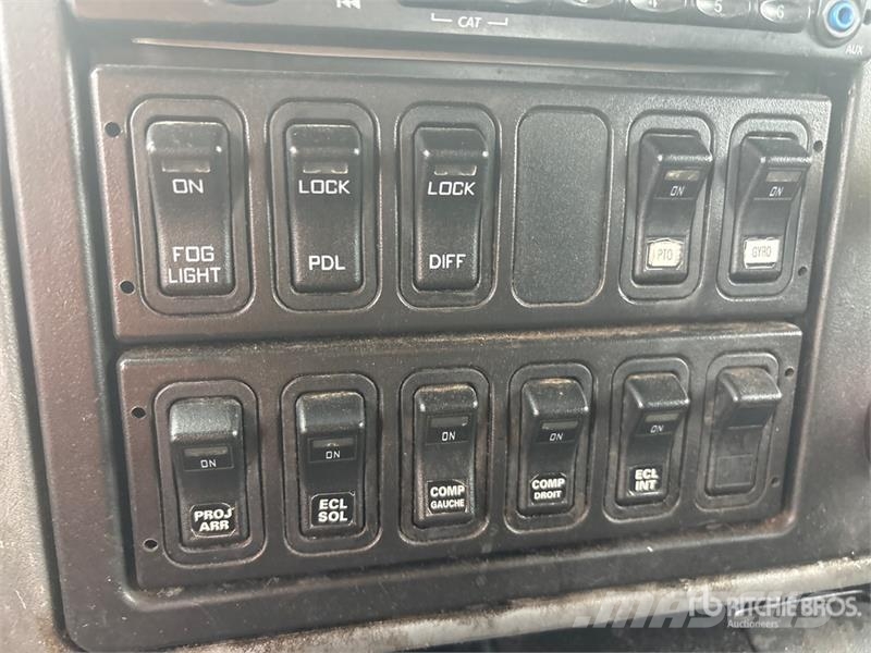 International 500-50-RUT 50 ft on International 4400 6x4 Bucket Auto košare