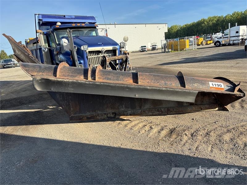 International 5500 6x4 Snow Plow Truck 多目的/汎用車両
