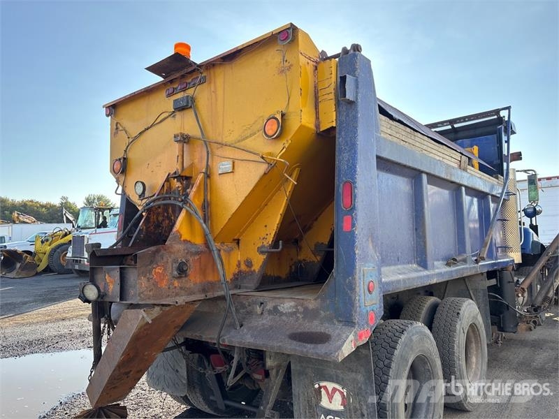 International 5500 6x4 Snow Plow Truck 多目的/汎用車両