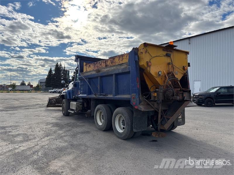 International 5500 6x4 Snow Plow Truck 多目的/汎用車両
