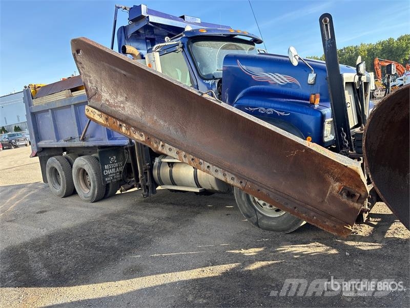 International 5500 6x4 Snow Plow Truck 多目的/汎用車両