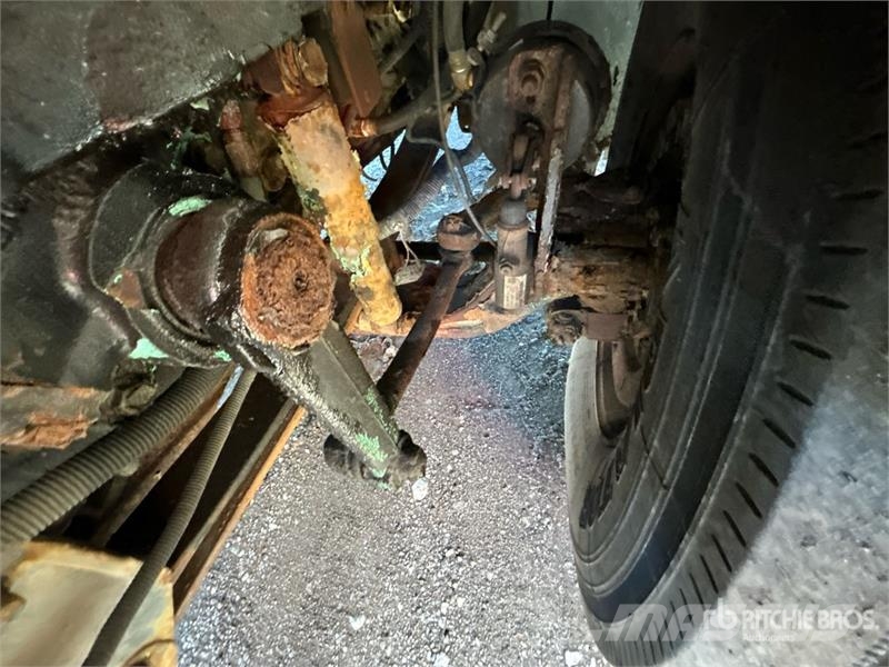 International 7400 Komunální / Multi-užitková vozidla
