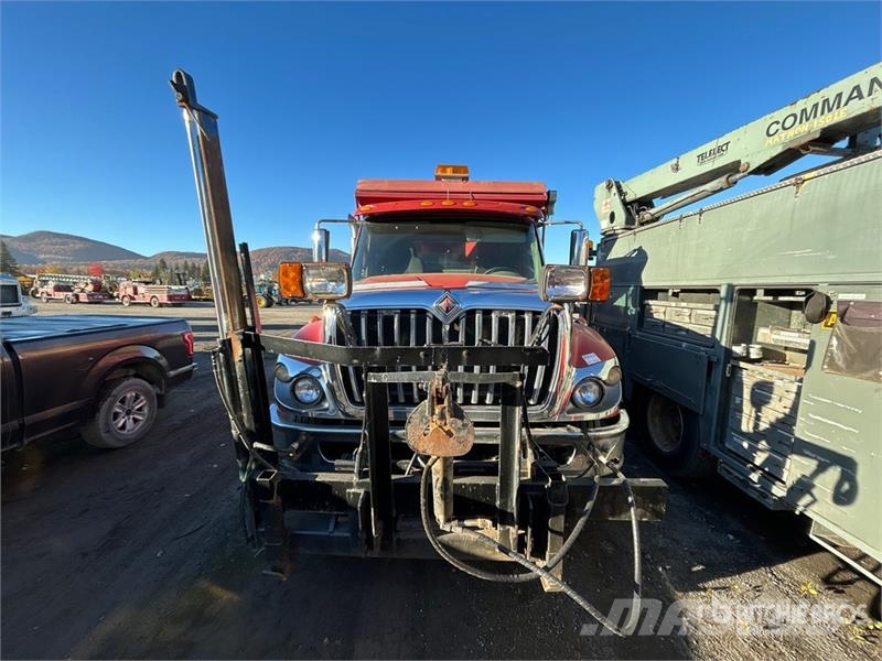 International 7400 Komunální / Multi-užitková vozidla