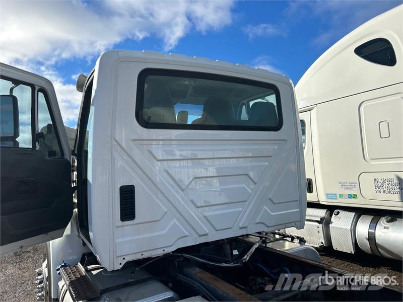 International 7400 Cabine en interieur