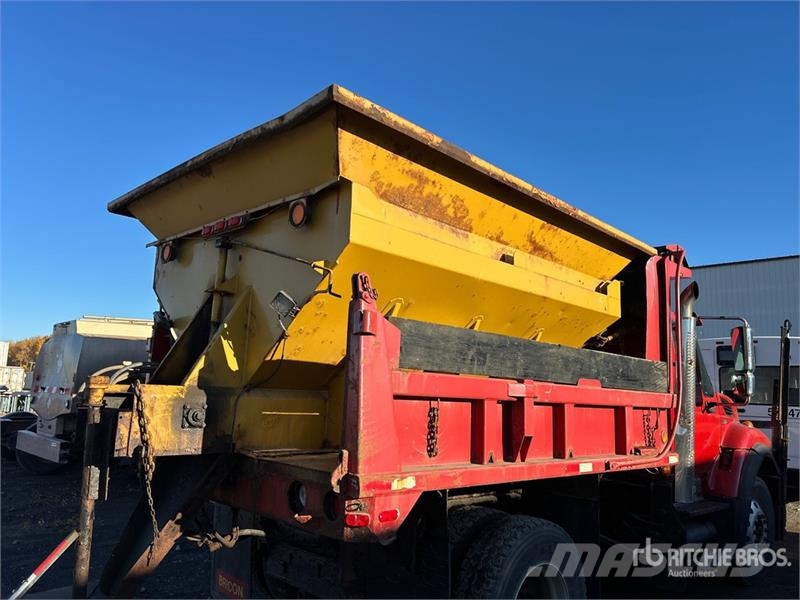 International 7400 Komunální / Multi-užitková vozidla