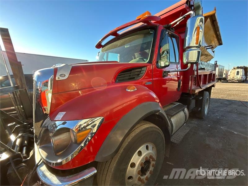 International 7400 Komunální / Multi-užitková vozidla