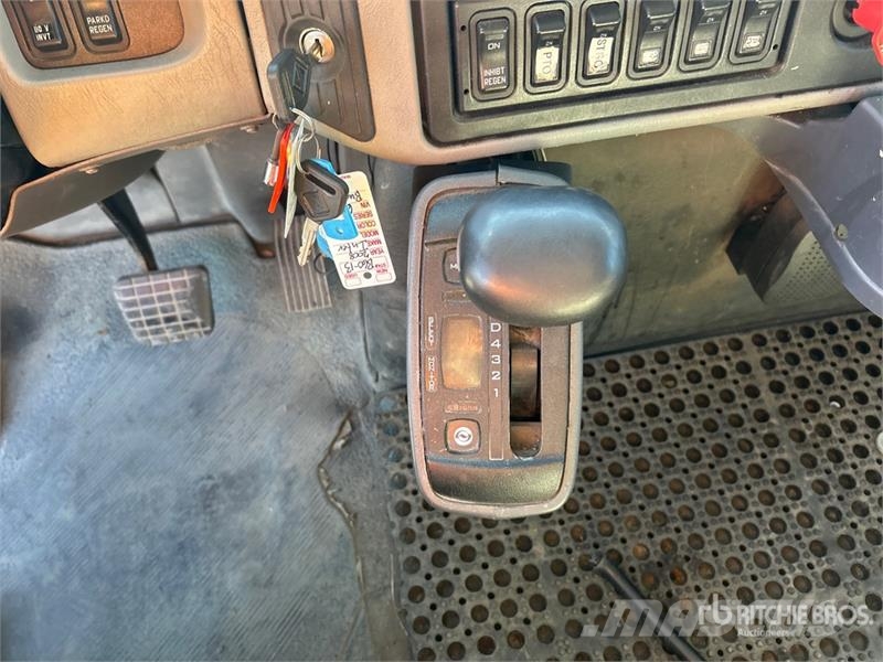 International 7400 Nostolava-autot