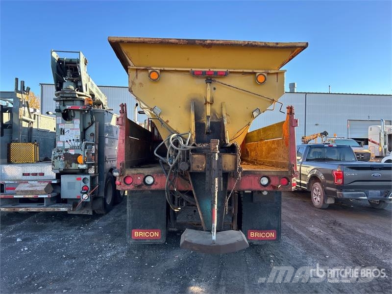 International 7400 Komunální / Multi-užitková vozidla