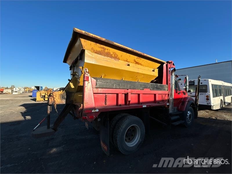 International 7400 Komunální / Multi-užitková vozidla
