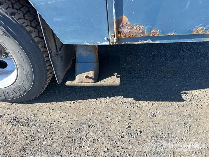 International 7400 Nostolava-autot