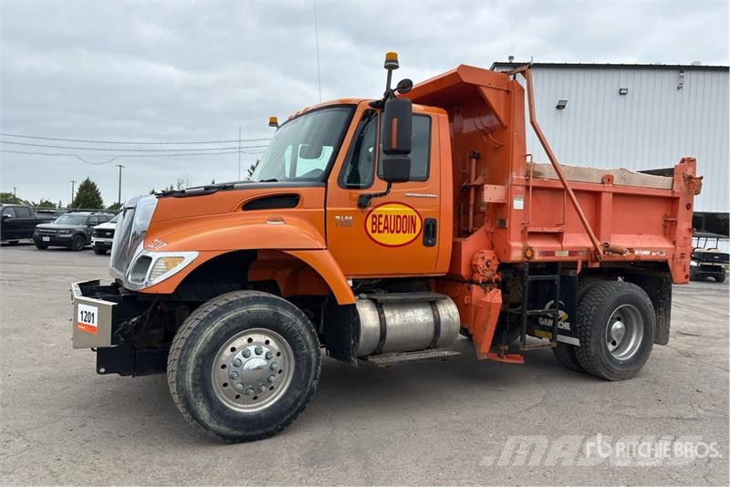 International 7400 市政车