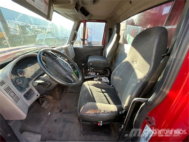International 7400 Komunální / Multi-užitková vozidla